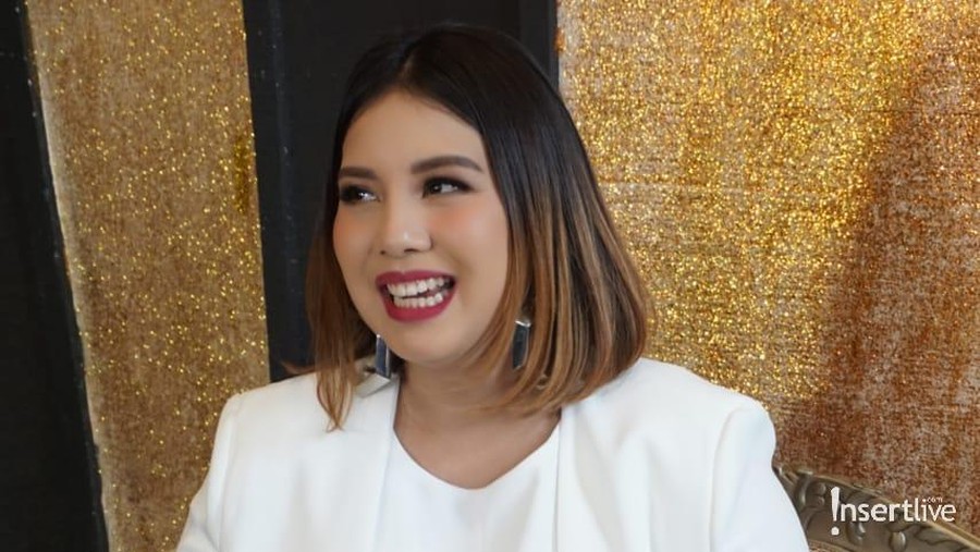 Tya Ariestya merilis produk lip cream terbarunya yang disebut aman dipakai untuk ibu hamil.