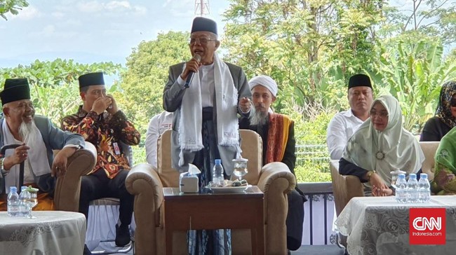 Ma'ruf mengklaim sebagai tokoh asli Jawa Barat dan keturunan dari Raja Kerajaan Pajajaran Pasundan, Prabu Siliwangi.