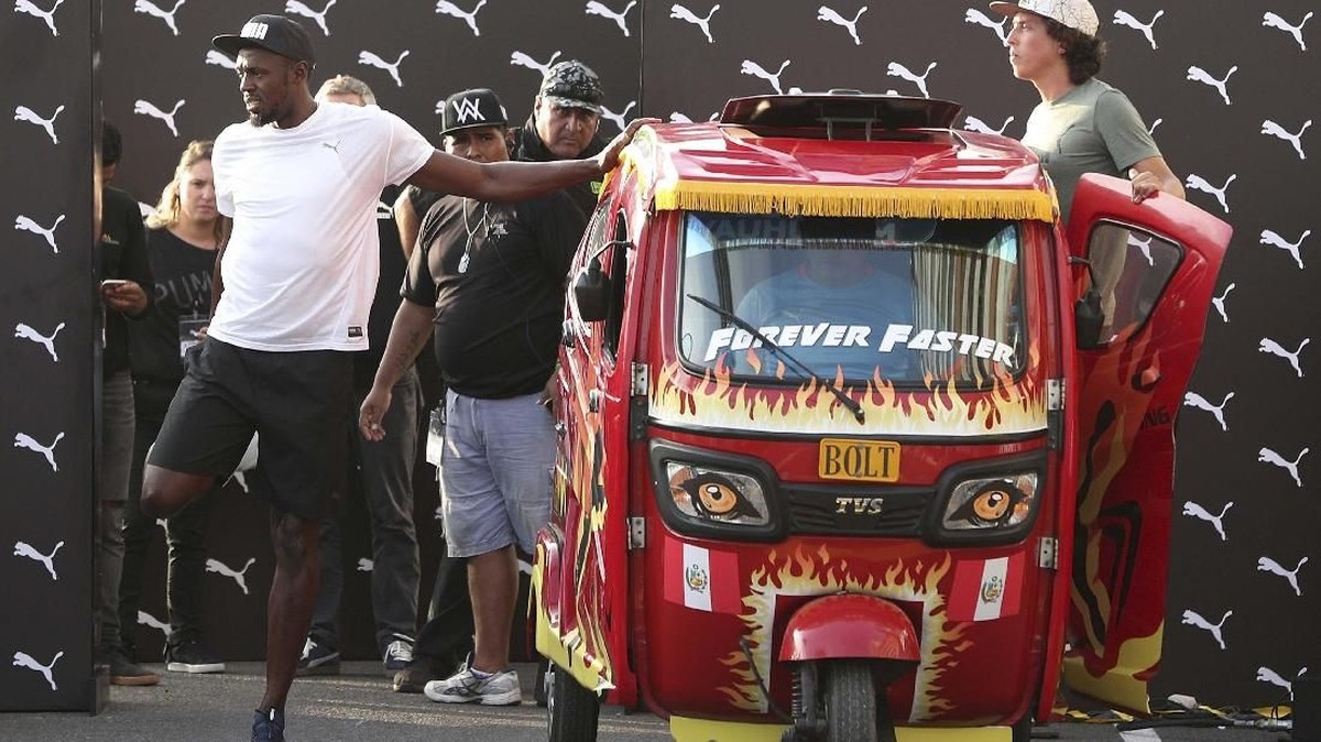 FOTO: Usain Bolt Kalahkan Bajaj dalam Adu Sprint