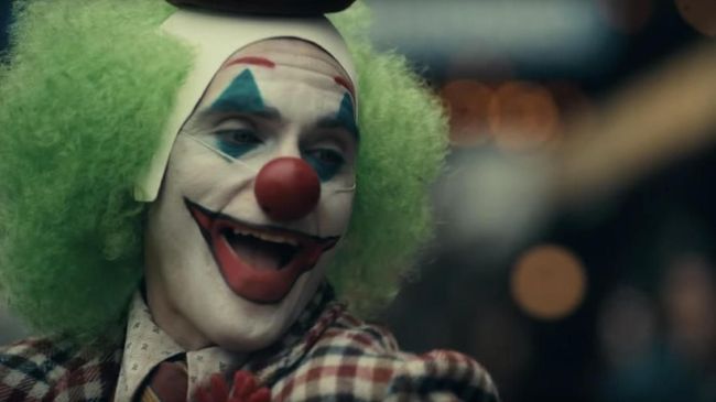 Sutradara Todd Phillips menyebut 'Joker' akan memiliki rating R, yang artinya penonton berusia 17 tahun ke bawah harus didampingi orang dewasa saat menonton.