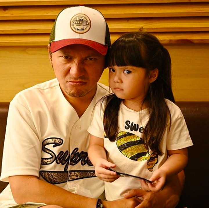 <p>Kok ekspresinya bisa mirip gitu sih, Gem, sama Papa Gading? (Foto: Instagram/ @gadiiing)</p>