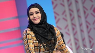 Sambut Tahun Baru, Iyeth Bustami Lepas Hijab?