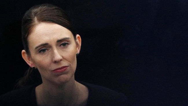 Perdana Menteri Selandia Baru, Jacinda Ardern, kembali menjadi sorotan warganet karena dilaporkan membayar belanjaan seorang ibu yang lupa membawa dompet.