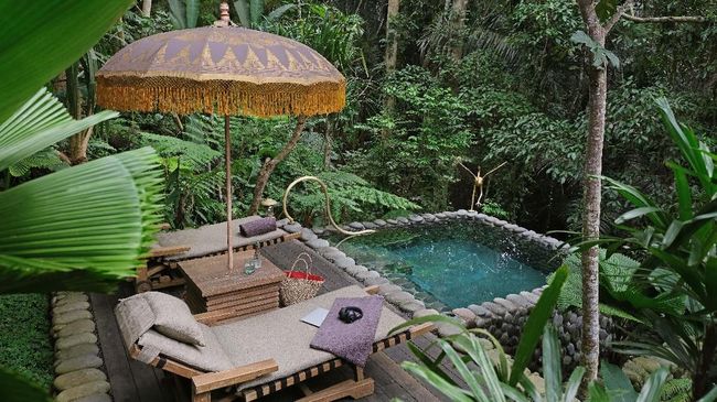 Capella Ubud yang berada di Desa Keliki,Tegalalang, Kabupaten Gianyar, Bali, pernah menjadi hotel terbaik di dunia tahun 2020 versi Majalah Travel + Leisure.