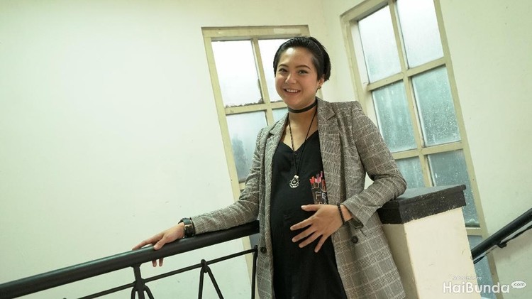Poppy Sovia enggan ambil pusing dengan komentar negatif orang tentang tato yang menghiasi tubuhnya.