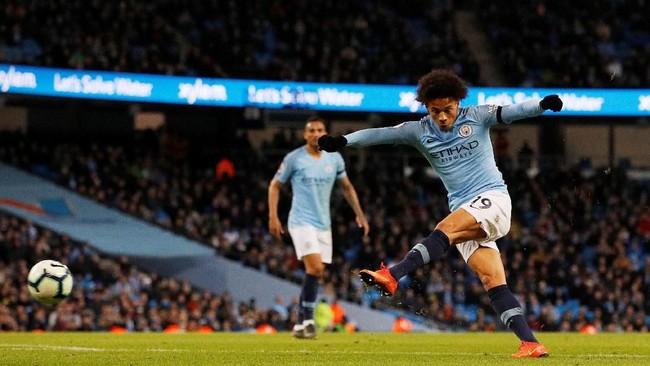 Manchester City kembali ke puncak klasemen sementara Liga Inggris setelah mengalahkan Cardiff City 2-0 di Stadion Etihad, Rabu (3/4) waktu setempat.