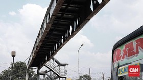 Pelat Besi Dicuri, JPO Warung Gantung Jakbar Tak Bisa Digunakan