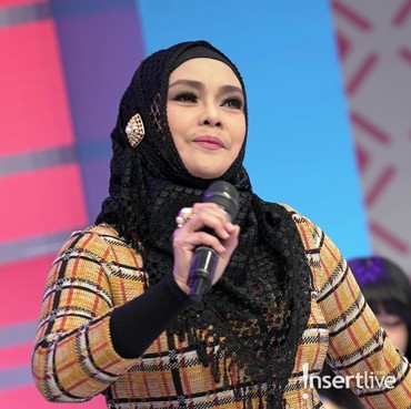 Unggahan IG Iyeth Bustami Jadi Sorotan, Rambut Asli atau Wig?