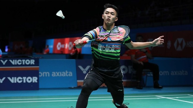 Teriakan para suporter Indonesia di stadion indoor Istora kompleks GBK pada Indonesia Open 2019, diakui Jonatan Christie bikin telinganya sakit.