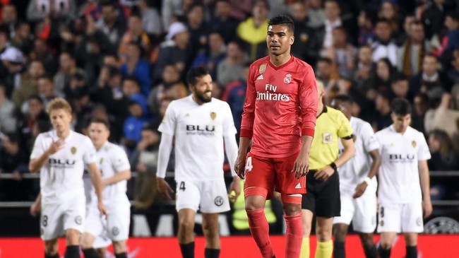 Real Madrid dilaporkan harus melepas Casemiro ke Paris Saint-Germain jika ingin mendapatkan tanda tangan Neymar.