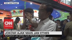 VIDEO: Kunjungan ke Solo, Jokowi Ajak Main Jan Ethes