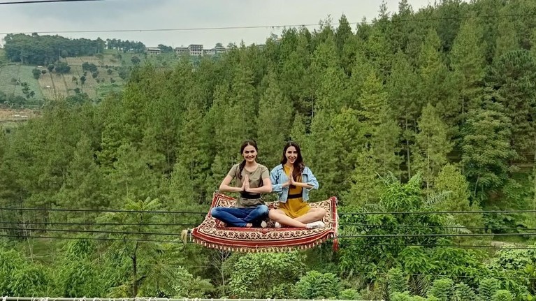 Senk Lotta & Nadia Purwoko Habiskan Akhir Pekan di Bandung Senk Lotta dan Nadia menghabiskan akhir pekan mereka bersama tim Celebrity on Vacation di Bandung. Mau tahu keseruannya? Cek selengkapnya di sini.
