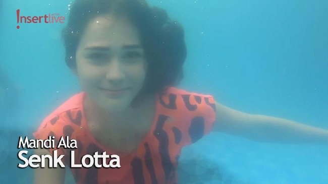Cute, Senk Lotta Mandi Bola Seperti Anak Bocah