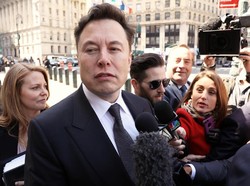 Elon Musk Sindir Bill Gates yang Beli Porsche dan Bukan Tesla