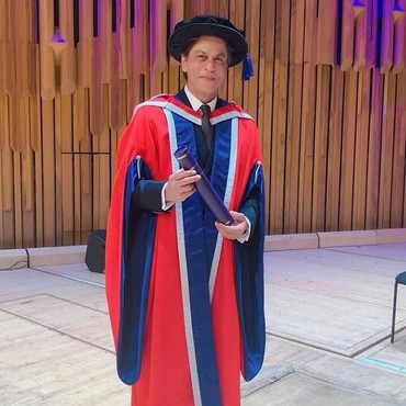 Shah Rukh Khan Raih Gelar Doktor Kehormatan