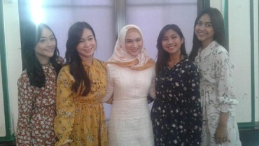 Melody Eks JKT48 Rayakan Ultah Bersama Anak-anak Disabilitas