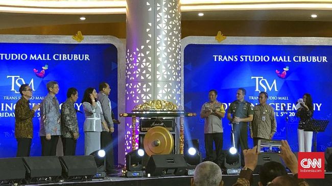 Trans Studio Mall Cibubur (TSM Cibubur) resmi dibuka. Berlokasi di Cibubur, mal ini menjadi yang terbesar kedua di Asia Tenggara.