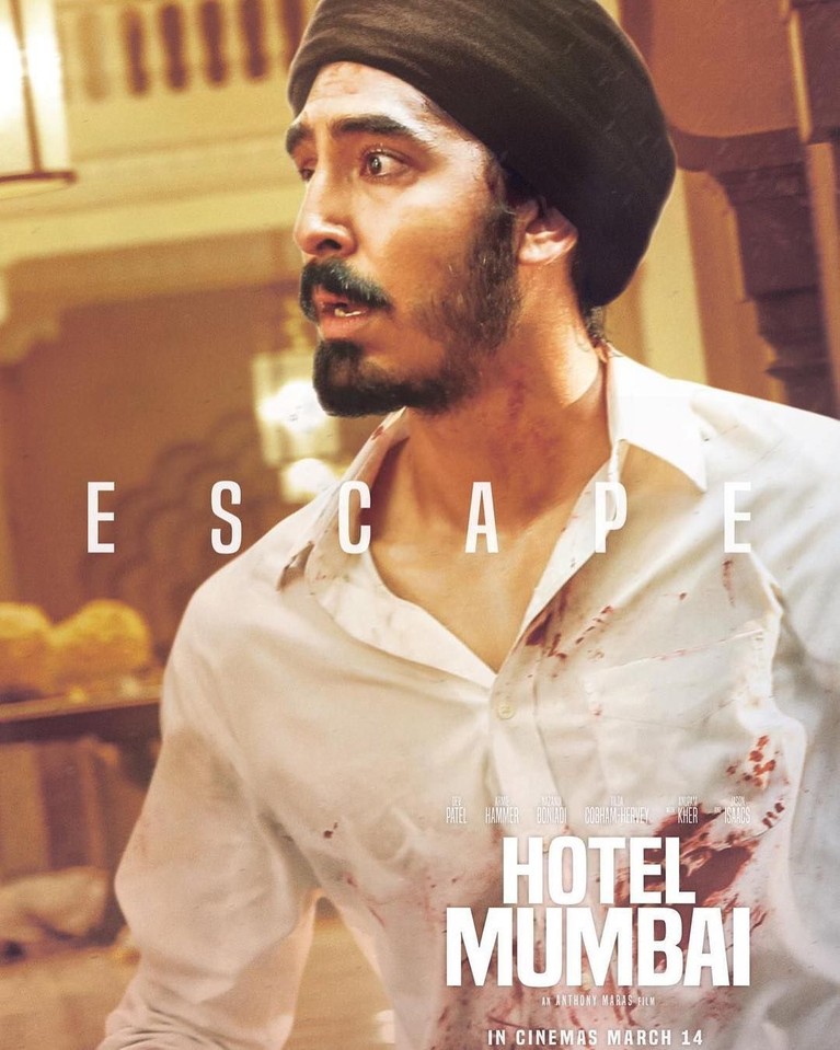 Film yang berlatar serangan teroris di kota Mumbai pada November 2008 silam ini dibintangi sederet artis ternama. Siapa sajakah mereka?