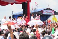 Kampanye Akbar di Cirebon, Jokowi Pamer 3 Kartu Sakti Andi&nbsp;Video
