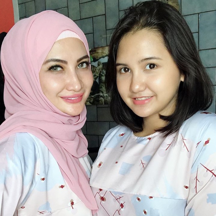 <p>Bundanya cantik, putrinya cute. Klop! (Foto: Instagram @natalie_sarahs)  </p>