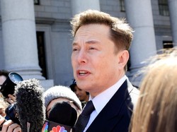Kucingnya Tertabrak Tesla, Adik Britney Spears Minta Elon Musk Ganti Rugi