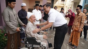 Soal Tempel Amplop Kiai, Luhut Binsar Bantah Jual Beli Suara
