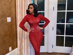 Iyuh Aneh Banget, Cardi B Keramas Pakai Air Bawang!