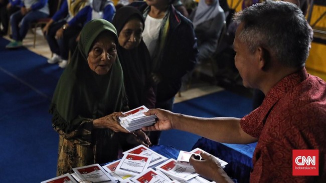 Untuk menyiapkan para pemilih perempuan dan lansia pada format baru pemilu dengan lima kertas suara, tiga organisasi menggelar simulasi.