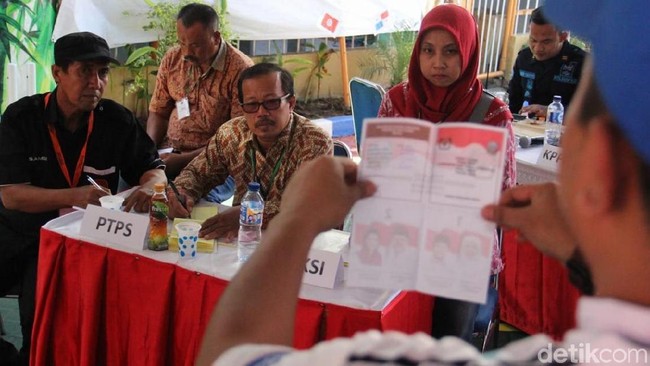 Komisi II DPR menyebut salah satu alasan e-voting tidak digunakan karena infrastruktur teknologi informasi yang belum merata.