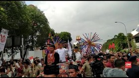 VIDEO: Jokowi-Ma'ruf Parade Karnaval Pakai Kereta Kencana