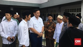 Kunjungi Ulama di Sukabumi, Luhut Bersihkan Jokowi dari Hoaks