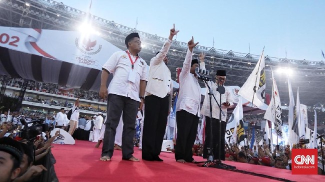 Wakil Sekjen Demokrat Andi Arief menyebut ada faksi keumatan dan faksi kerakyatan dalam koalisi pendukung Prabowo. Demokrat disebut Andi ada di faksi kerakyatan
