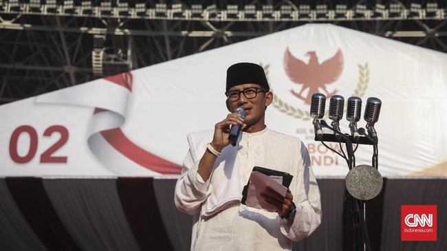 Cawapres nomor urut 02 Sandiaga Uno menyebut yang membedakan program OK OCE dengan kartu prakerja milik Jokowi adalah ketiadaan birokrasi.
