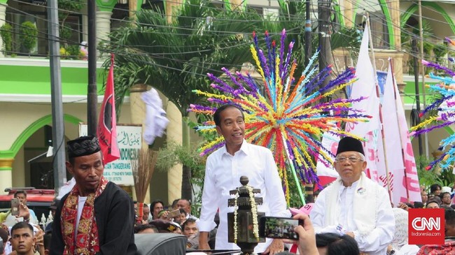 Ma'ruf Amin mengajak pendukung mendoakan Indonesia jadi negara sejahtera, adil dan makmur, negara yang penduduknya rukun dan damai, bukan negara bubar.