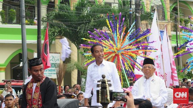 Kampanye Bareng Jokowi, Ma'ruf Doakan Indonesia Tidak Punah Ma'ruf Amin mengajak pendukung mendoakan Indonesia jadi negara sejahtera, adil dan makmur, negara yang penduduknya rukun dan damai, bukan negara bubar.