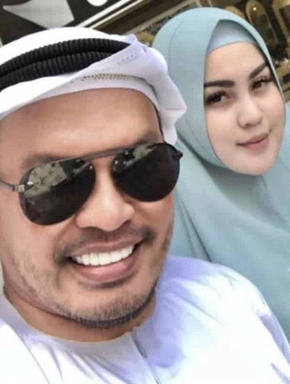 Kemesraan Jennifer Dunn dan Faisal Harris yang baru saja menikmati liburannya bersama keluarga ke Jepang menjadi sorotan&period; 