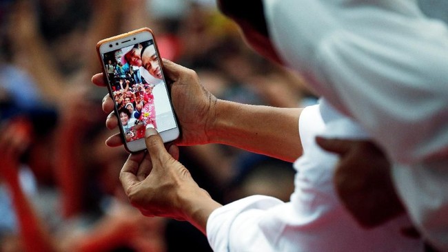 Senator AS menyerukan agar aplikasi yang bisa membuat wajah tampak tua diselidiki karena dianggap berbahaya dalam menangani data pribadi.