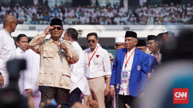 Menko Luhut menyangsikan usaha Capres Prabowo Subianto yang akan menurunkan tarif listrik dalam 100 hari. Ia bahkan menyebut Prabowo asal ngomong.