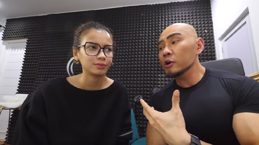 Kekasih dari Deddy Corbuzier, Sabrina, mendapat direct message (DM) tak senonoh dari pengguna tak dikenal. Berikut infonya.