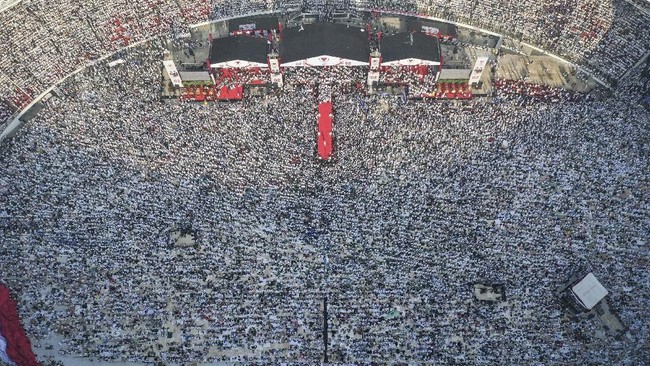 Bachtiar Nasir meminta massa yang berkumpul di GBK merekam video dan memviralkan kampanye Prabowo-Sandi.