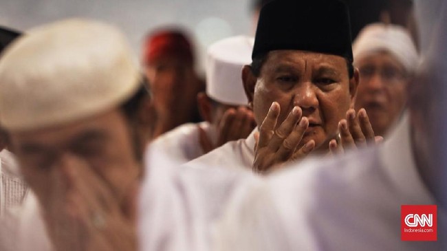 Prabowo dan Sandi medoakan agar Ani Yudhoyono meninggal dalam keadaan husnul khotimah dan mengenang jasa-jasa istri SBY itu untuk bangsa Indonesia.