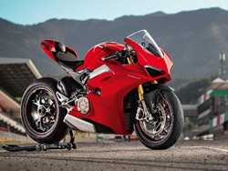Ducati V4S Cuma Beda 2 Detik dari Motor MotoGP