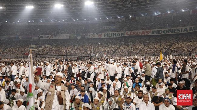 Prabowo Sandi dan Anies Sapa Relawan dari Atas Panggung