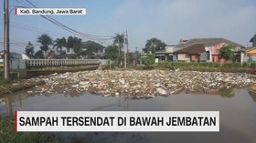VIDEO: Sampah Tersendat di Bawah Jembatan