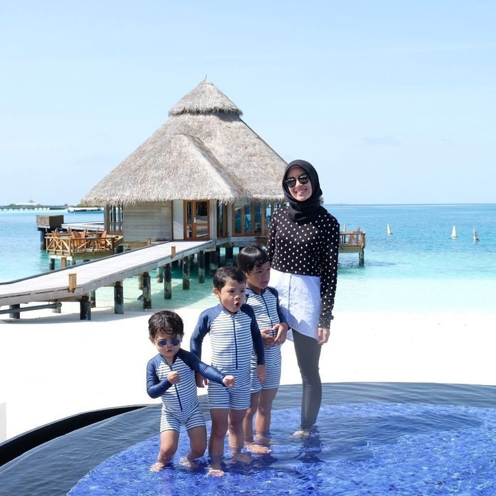 <p>Mereka adalah Shelby Adhideva Sawkani, Madiba Arga Sawkan, dan Benjamin Ayyubi Sawkani. (Foto: Instagram @ratnagalih)</p>