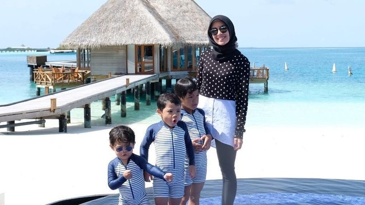 Saat persalinan bayi kembarnya, Ratna Galih mengaku tegang sampai wajahnya pucat.