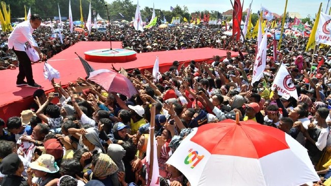Capres Joko Widodo yakin meraih suara minimal 80 persen di NTT pada Pilpres 2019 sekaligus mengaku tak melupakan pembangunan di wilayah itu.