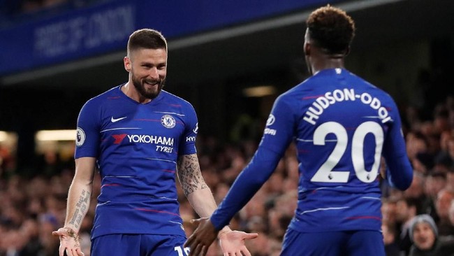 Penyerang Chelsea Olivier Giroud membuat performa apik dengan menyamai catatan megabintang Barcelona Lionel Messi di kompetisi Eropa musim ini.