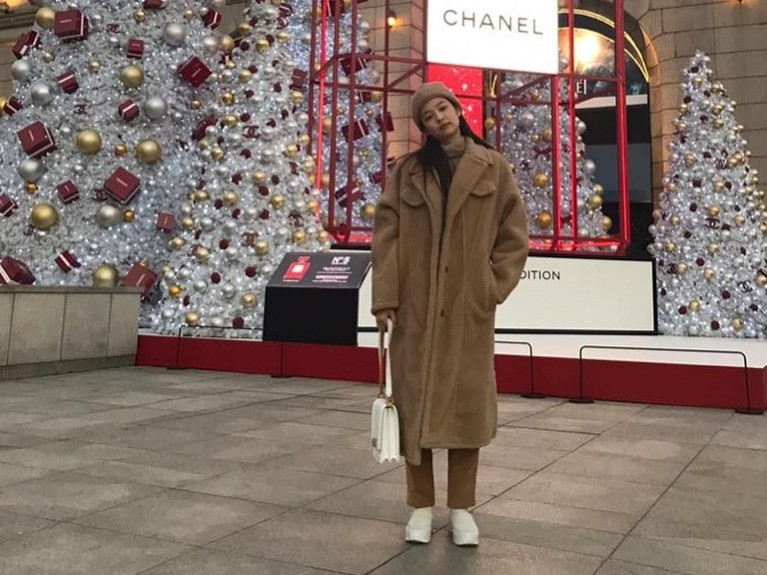 Jennie memulai debutnya di BLACKPINK pada tahun 2016.