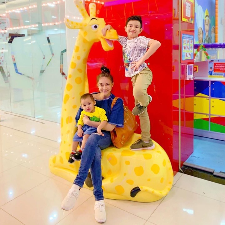 <p>Alessia menikah dengan Ahmad Affandy pada 2016 lalu. Keduanya terlihat sangat serasi deh. (Instagram @alessia89cestaro)</p>